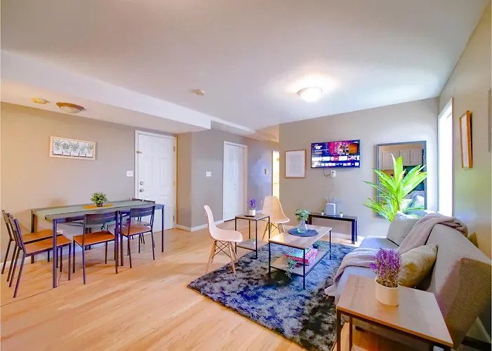 Deluxe 2-Bedroom Apt Minutes From Nyc